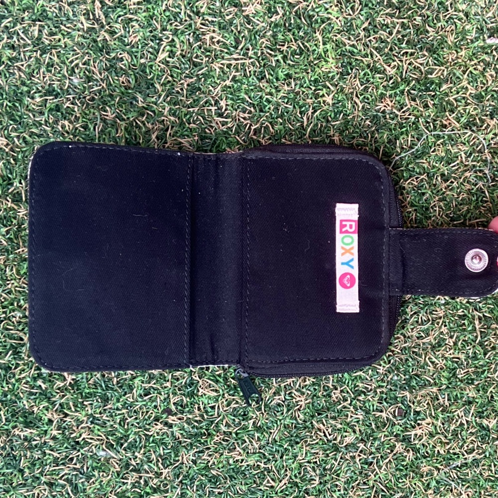 NWOT Roxy wallet - Picture 3 of 4